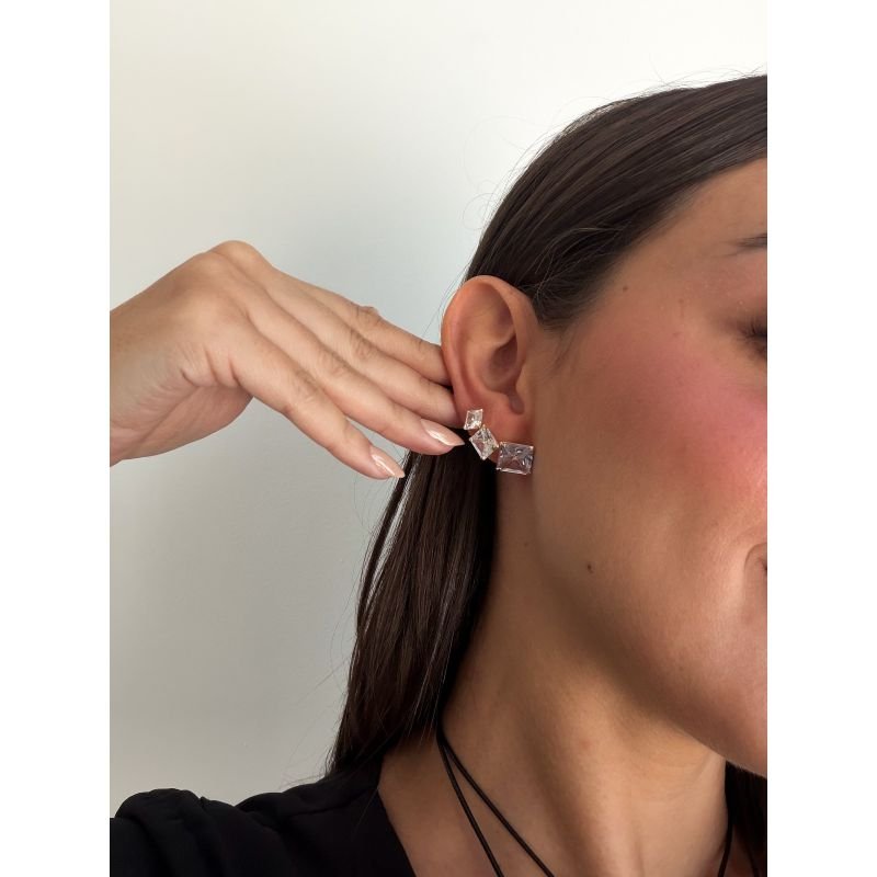 BRINCO SOLITARIO QUADRADO 8MM EM OURO 18K