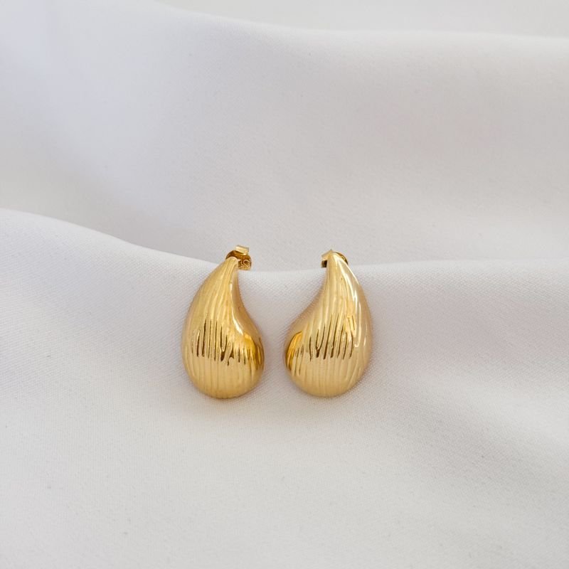 BRINCO TEXTURIZADA GRANDE 26MM EM OURO 18K