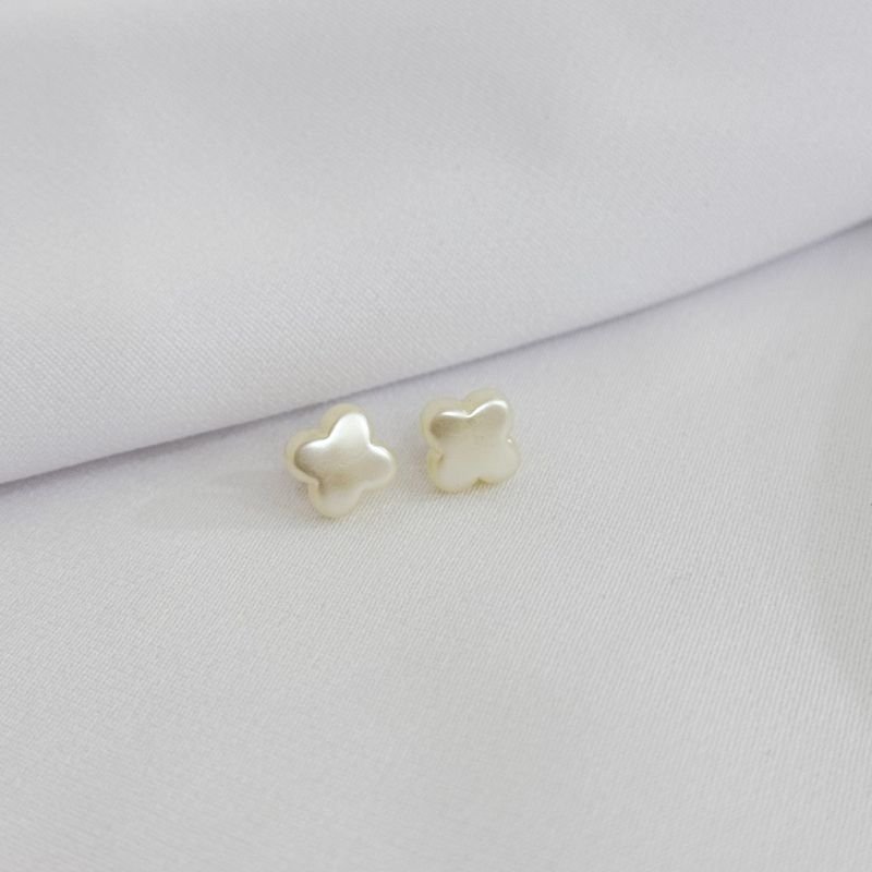 BRINCO TREVO GRANDE EM OURO 18K