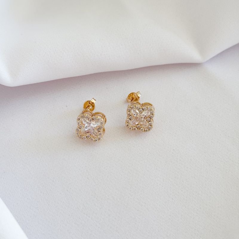 BRINCO TREVO ZIRCONIA CENTRO EM OURO 18K