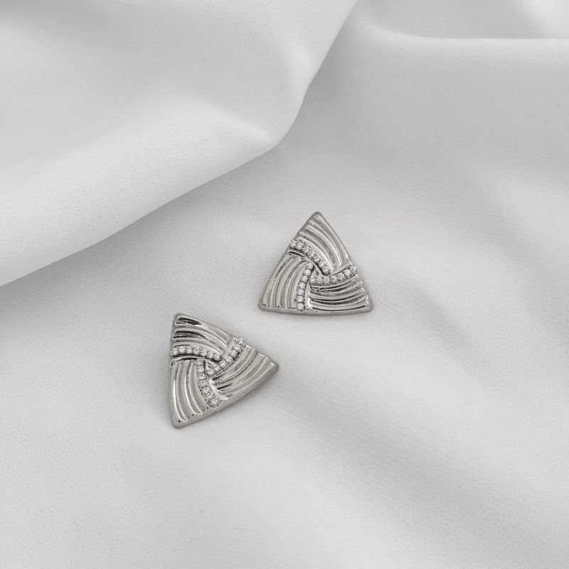BRINCO TRIANGULO COM 3 CARREIRA DE ZIRCONIA EM RÓDIO BRANCO