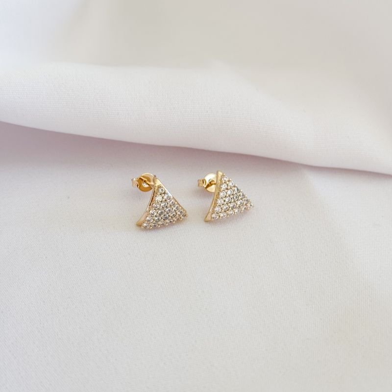 BRINCO TRIANGULO CRAVEJADO EM OURO 18K