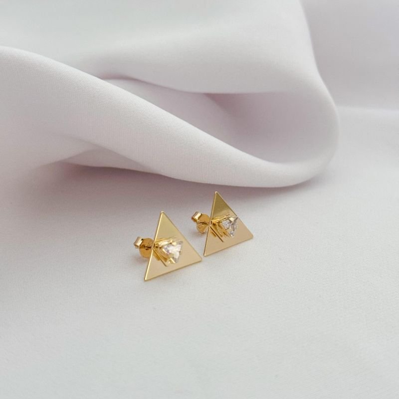 BRINCO TRIANGULO LISO COM ZIRCONIA TRANGULO EM OURO 18K