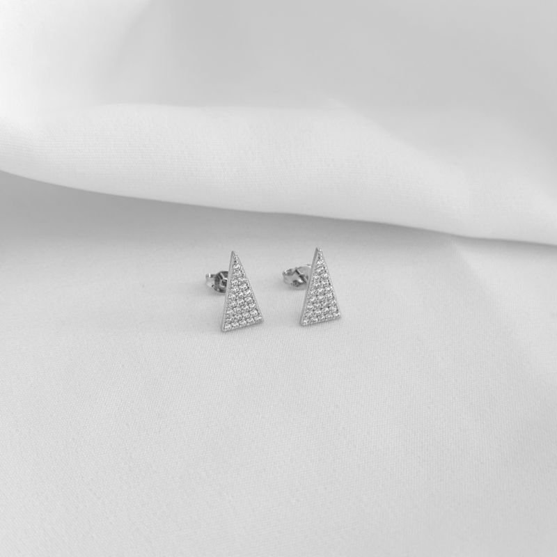 BRINCO TRIANGULO PONTUDO CRAVEJADO EM RÓDIO BRANCO