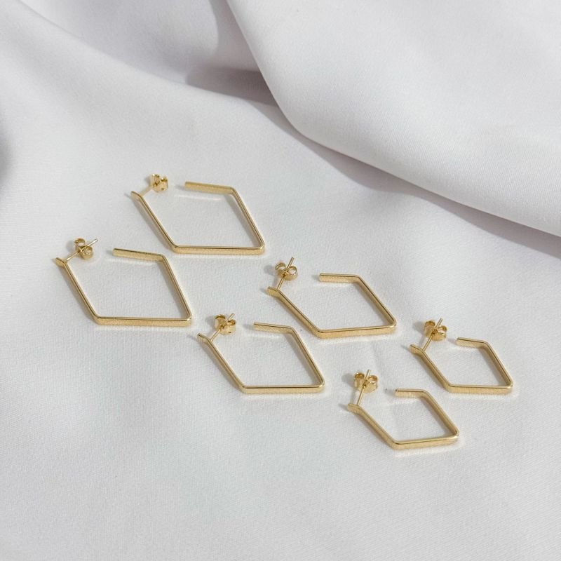 BRINCO TRIO LOSANGO LISO EM OURO 18K