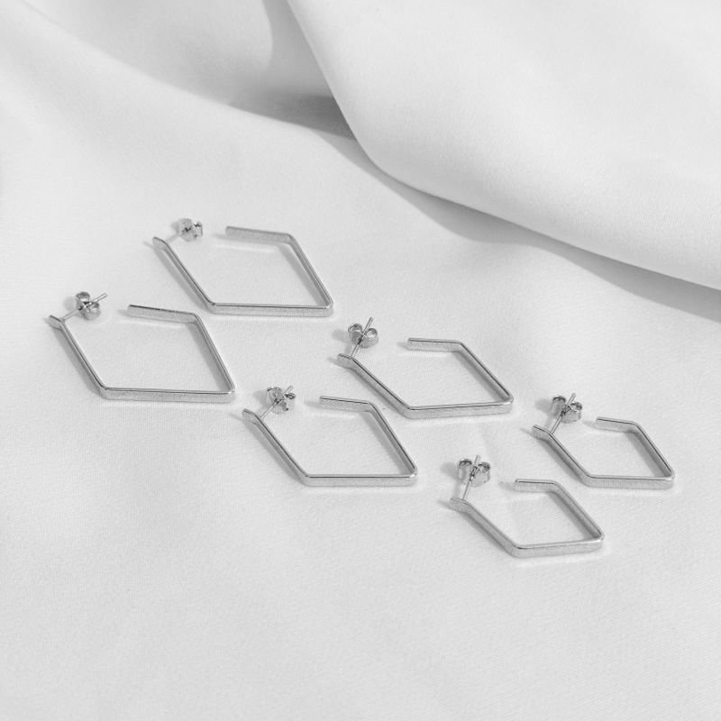 BRINCO TRIO LOSANGO LISO EM RÓDIO BRANCO