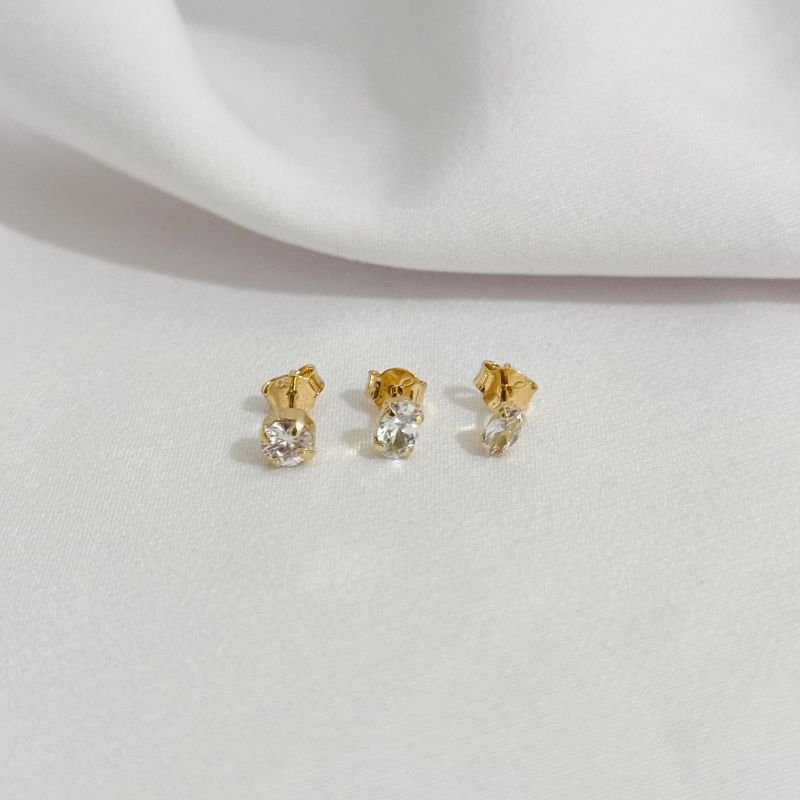 BRINCO TRIO NAVETE, OVAL E PONTO DE LUZ EM OURO 18K