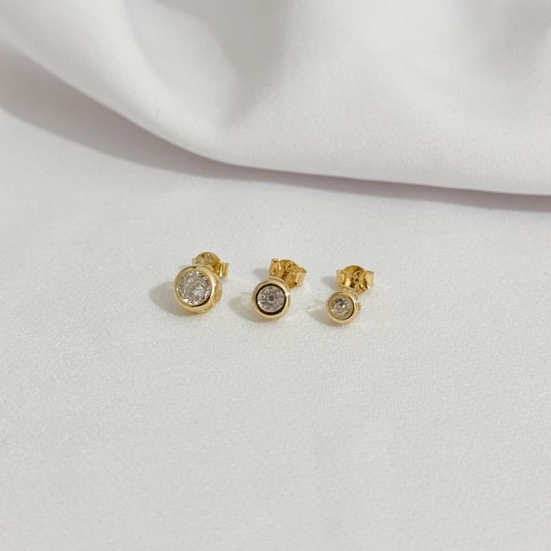 BRINCO TRIO REDONDO CHATAO COM BORDA EM OURO 18K