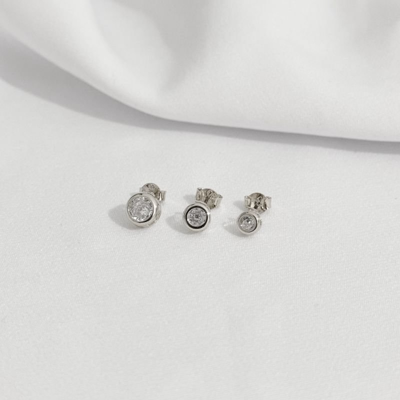 BRINCO TRIO REDONDO CHATAO COM BORDA EM RÓDIO BRANCO