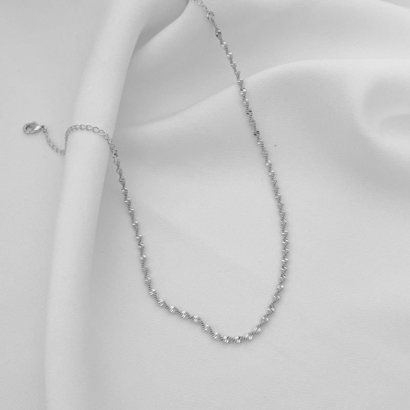 CHOCKER CORRENTE DIAMANTADA TORCIDA EM RÓDIO BRANCO