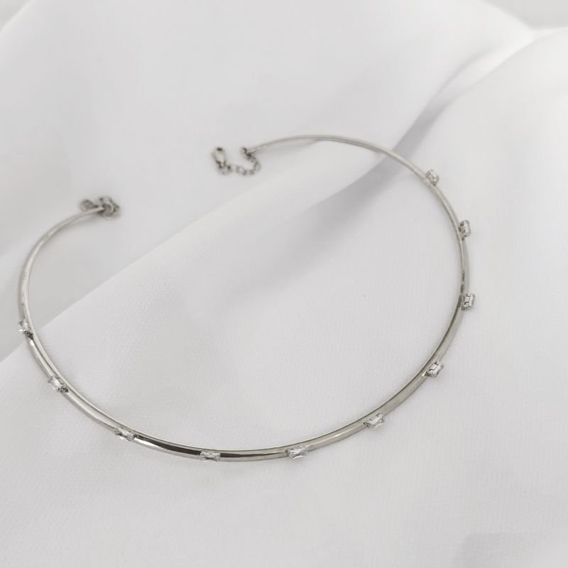 CHOCKER MEIA CANA BAGUETES ZIRCONIAS EM RÓDIO BRANCO