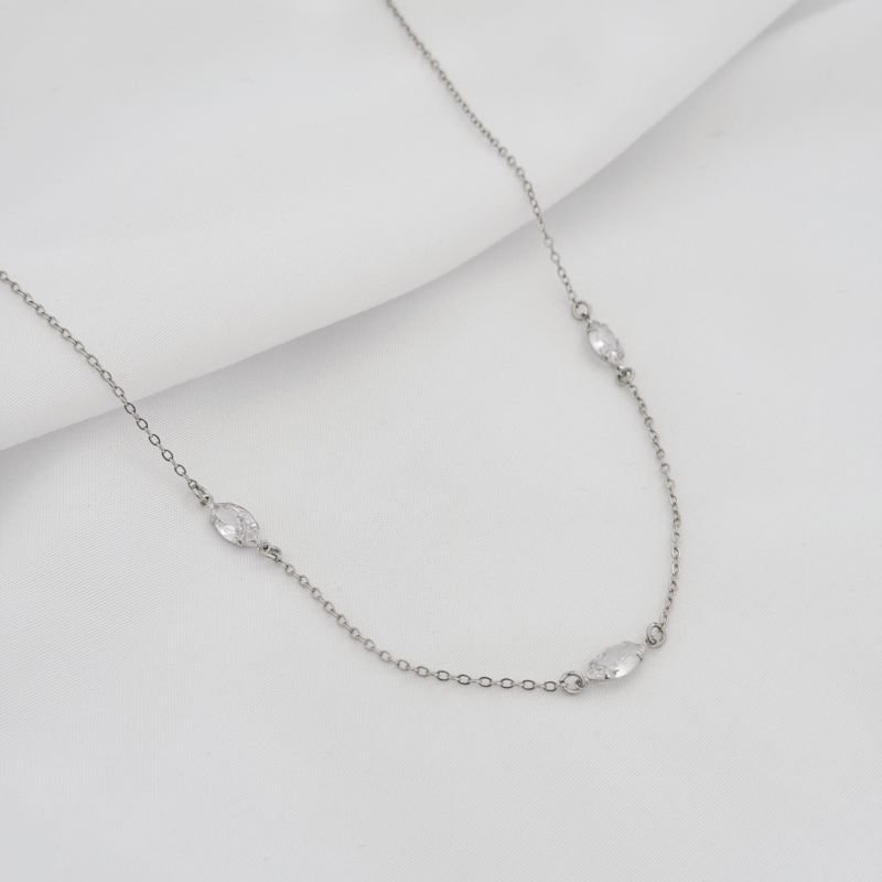 COLAR 50CM COM ZIRCONIAS DE NAVETE EM RÓDIO BRANCO