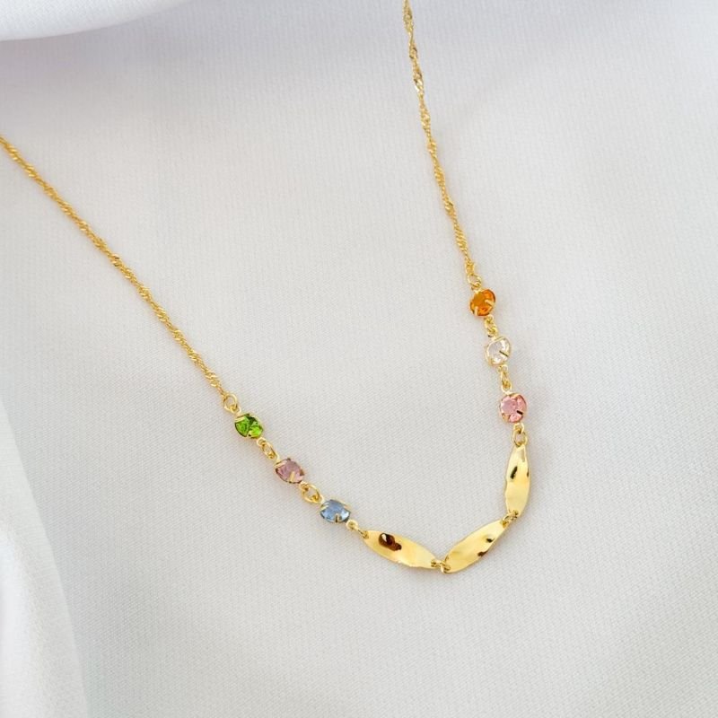 COLAR COM OVAIS TORCIDA E PEDRAS COLORIDAS 45CM + 5CM EM OURO 18K