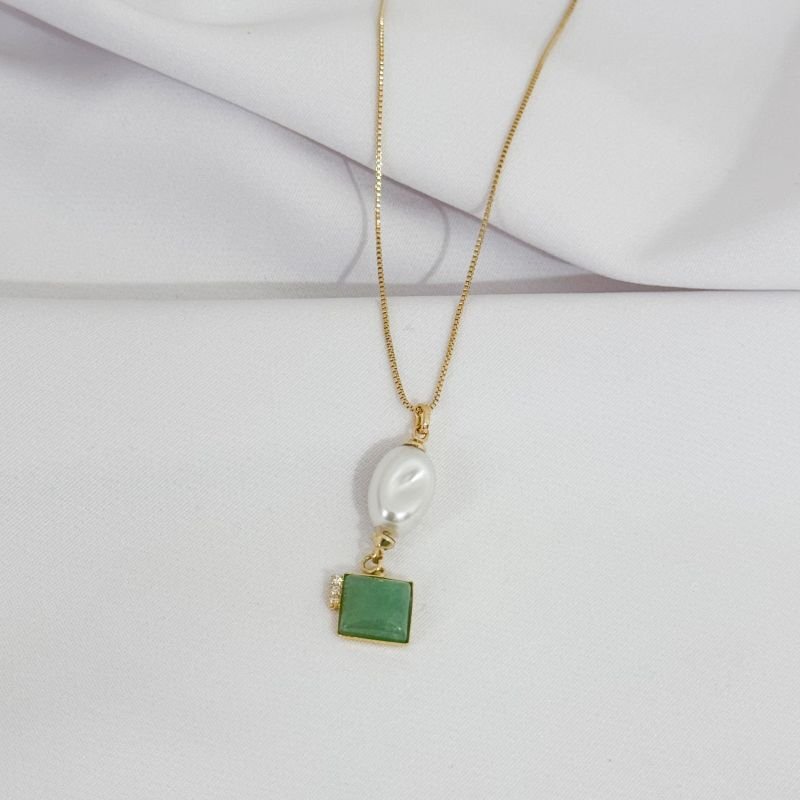 COLAR COM PEROLA BARROCA E PEDRA NATURAL QUADRADA EM OURO 18K