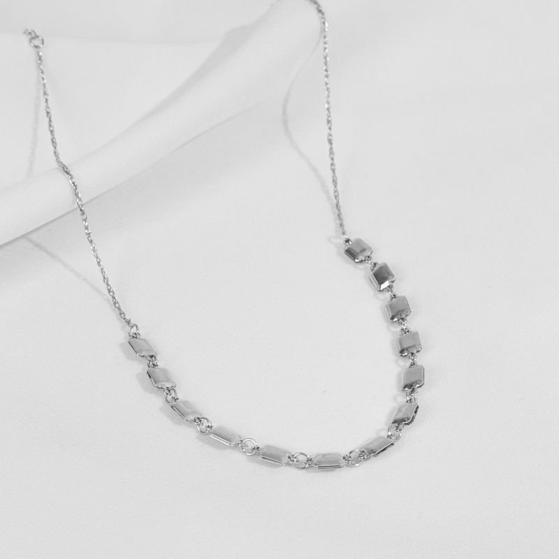 COLAR COM RETANGULOS LISOS EM RÓDIO BRANCO