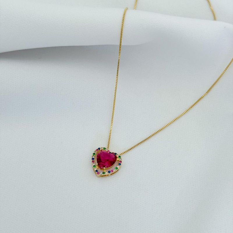 COLAR CORACAO 10MM BORDA COLORIDA GALERIA EM OURO 18K