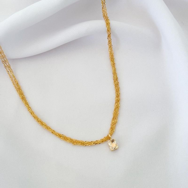 COLAR CORRENTE 40CM SINGAPURA E PINGENTE BAGUETE EM OURO 18K