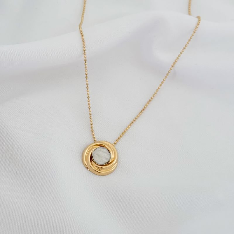 COLAR CORRENTE BOLINHAS COM PINGENTE ORGANICO MADRE PEROLA EM OURO 18K