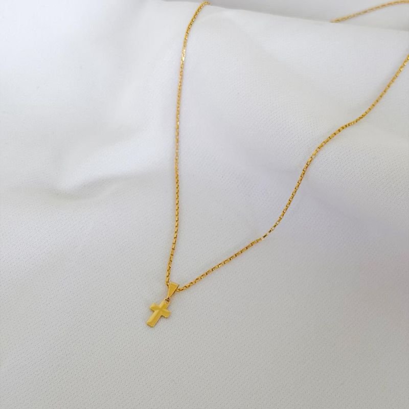 COLAR CORRENTE TIJOLINHO 60CM E PINGENTE CRUZ LISA EM OURO 18K
