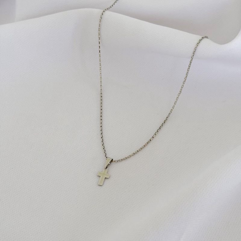 COLAR CORRENTE TIJOLINHO 60CM E PINGENTE CRUZ LISA EM RÓDIO BRANCO