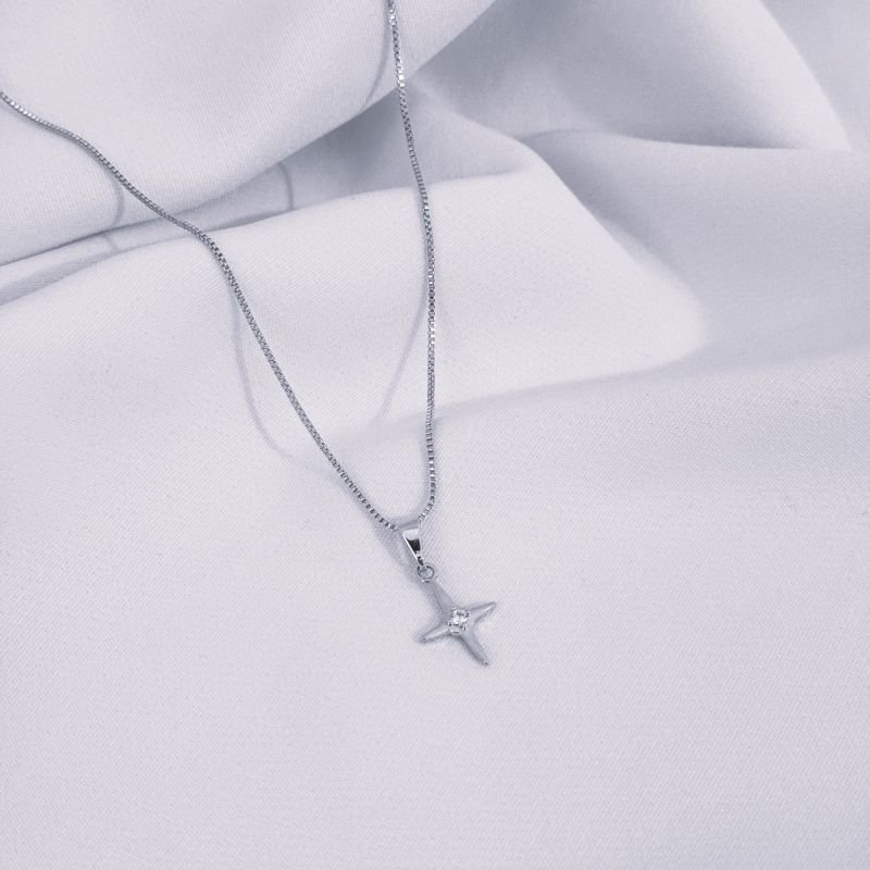 COLAR ESTRELA COM 4 PONTAS E ZIRCONIA EM RÓDIO BRANCO