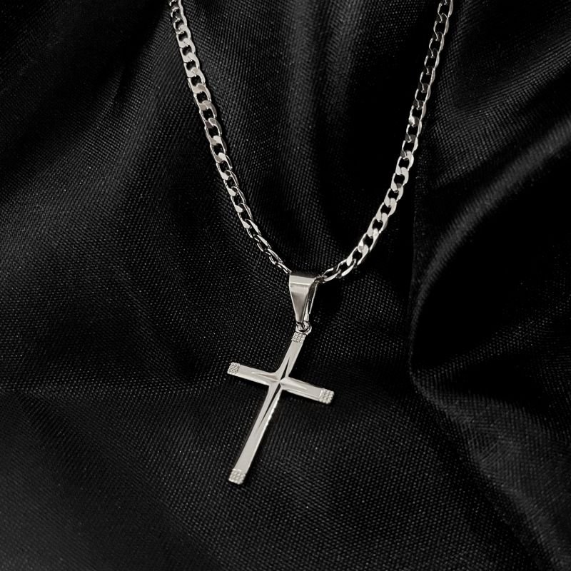 COLAR GUCCI FINA COM CRUZ LISA DIAMANTADA EM RÓDIO BRANCO
