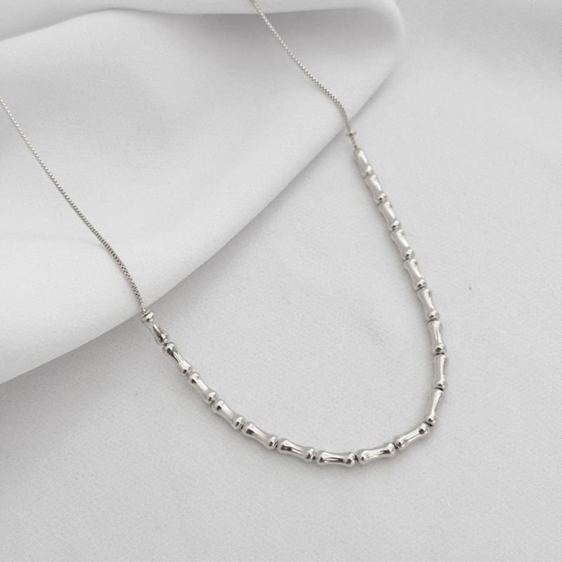 COLAR OSSINHO DE METAL EM RÓDIO BRANCO