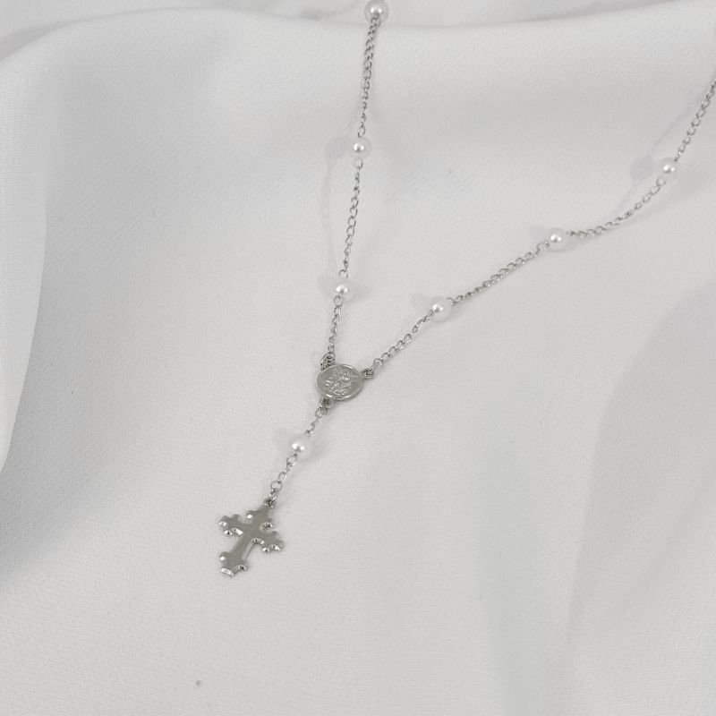 COLAR TERÇO COM PEROLAS E MEDALHA SÃO MIGUEL EM RÓDIO BRANCO