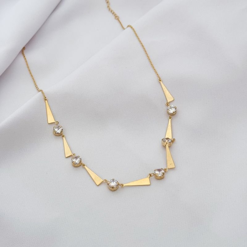 COLAR TRIÂNGULOS LISOS COM ZIRCONIAS EM OURO 18K