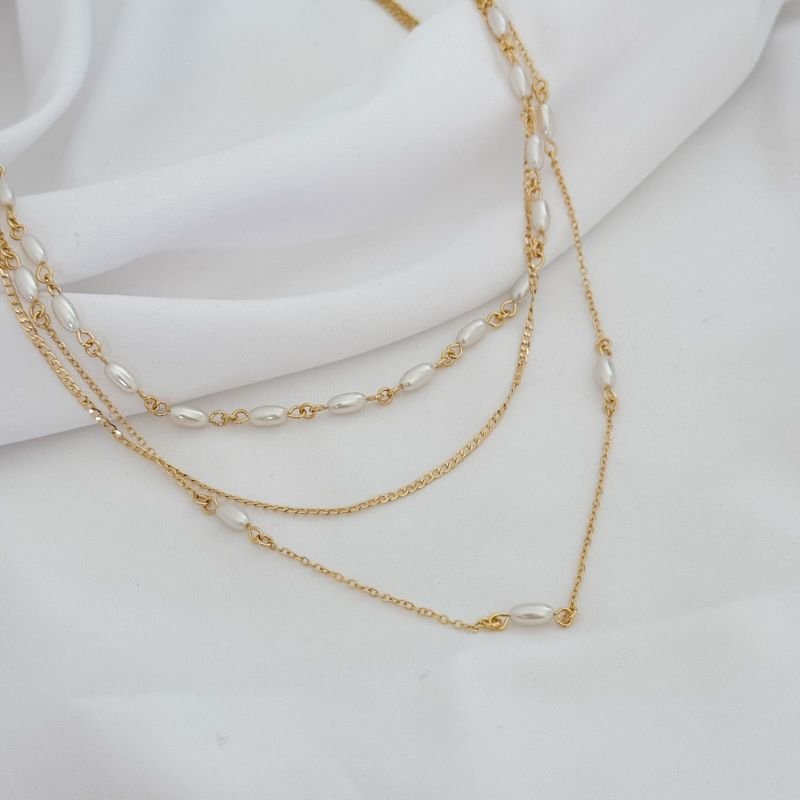 COLAR TRIPLO 40/45/50 CM PEROLAS ARROZ EM OURO 18K