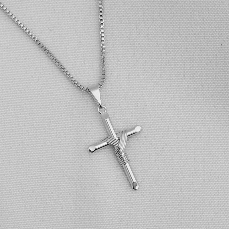 COLAR VENEZIANA 60CM COM CRUZ ARAMADA EM RÓDIO BRANCO