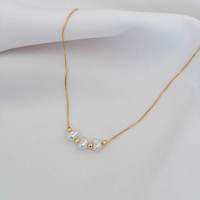 COLAR VENEZIANA C/ 3 PEROLAS BARROCAS E BOLINHAS DE METAL EM OURO 18K