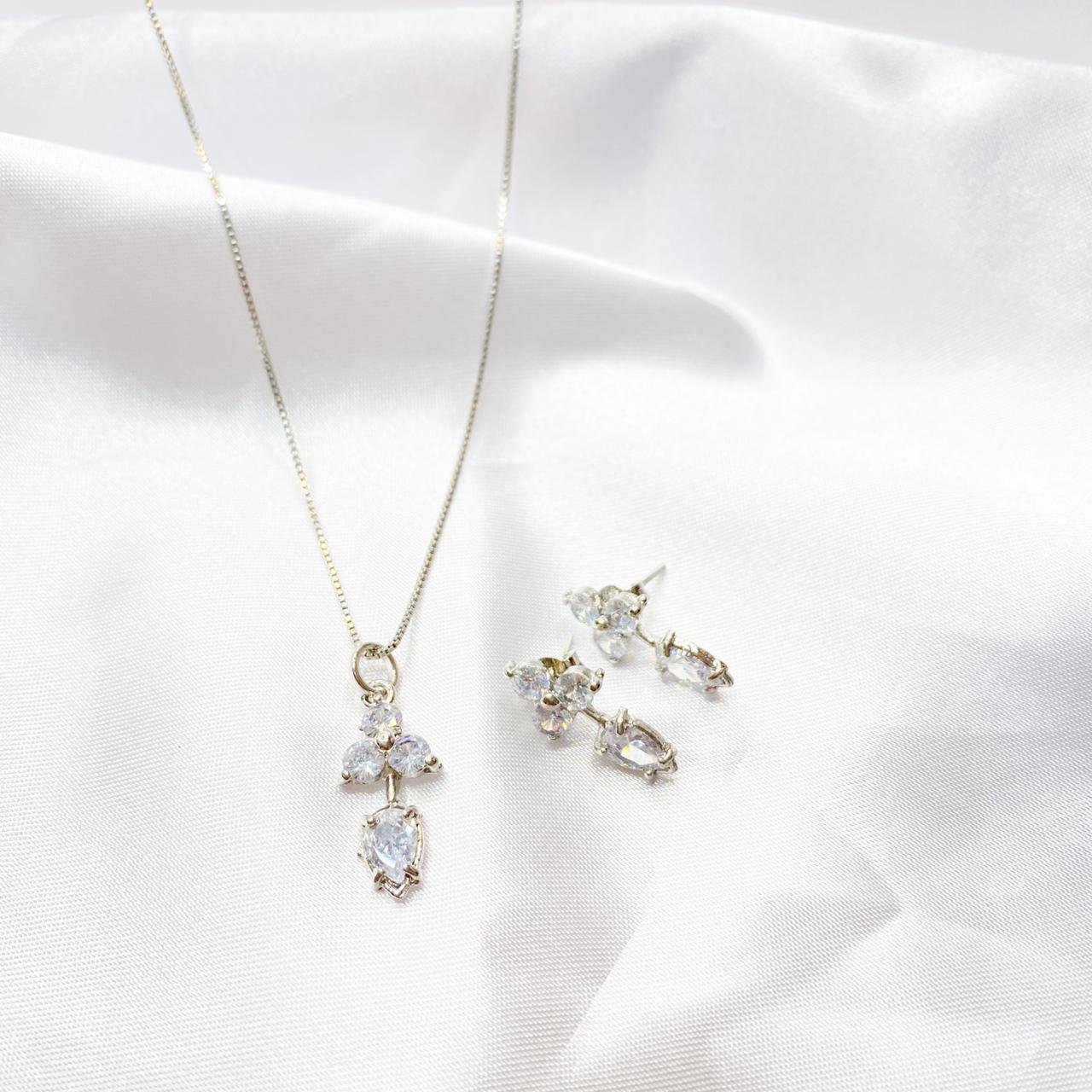 CONJUNTO GOTA E ZIRCÔNIA REDONDAS EM RÓDIO BRANCO