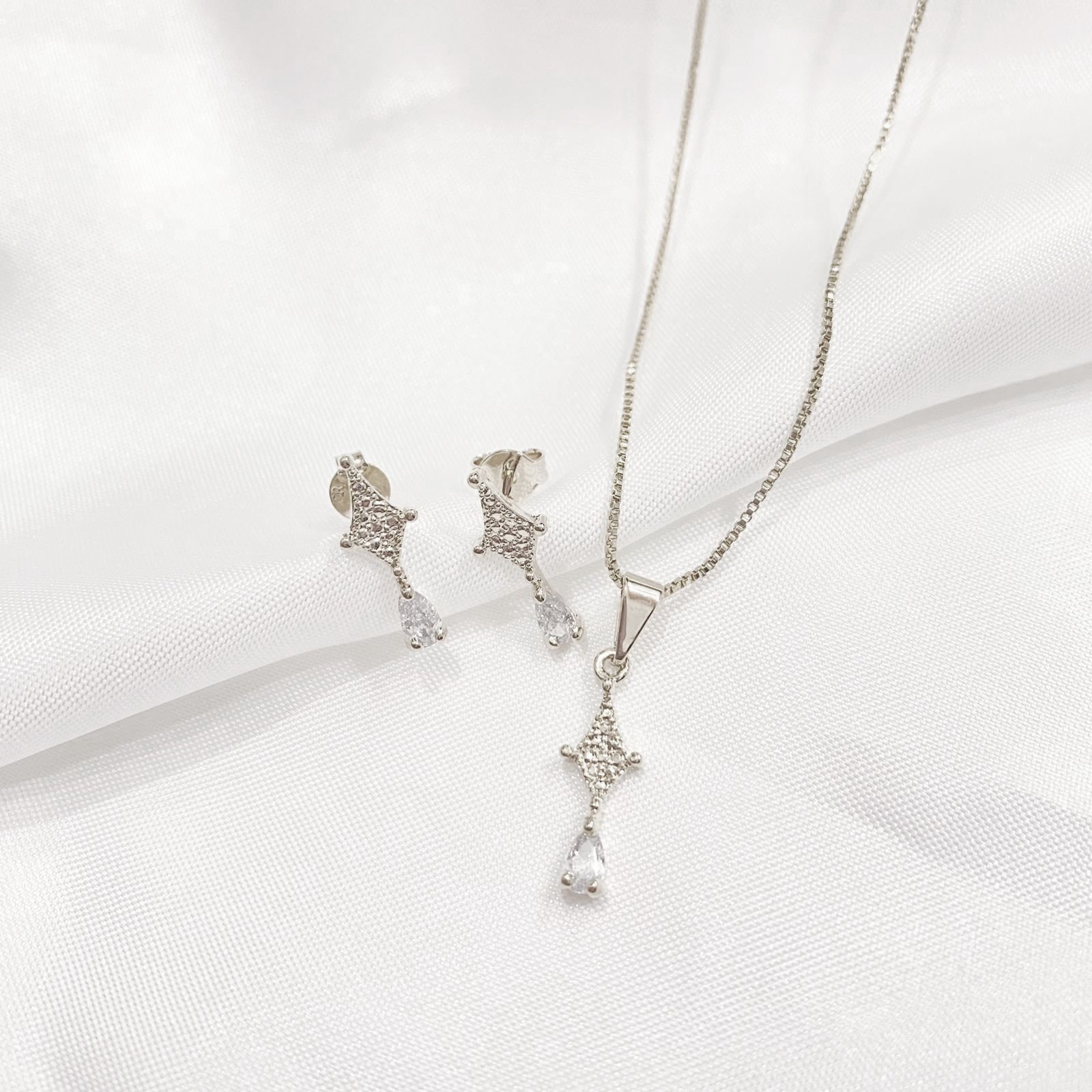 CONJUNTO DELICADO COM ZIRCONIA GOTINHA - 45 CM EM RÓDIO BRANCO
