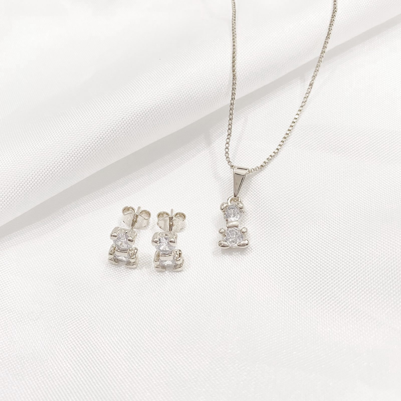 CONJUNTO INFANTIL URSINHO EM ZIRCONIA EM RÓDIO BRANCO