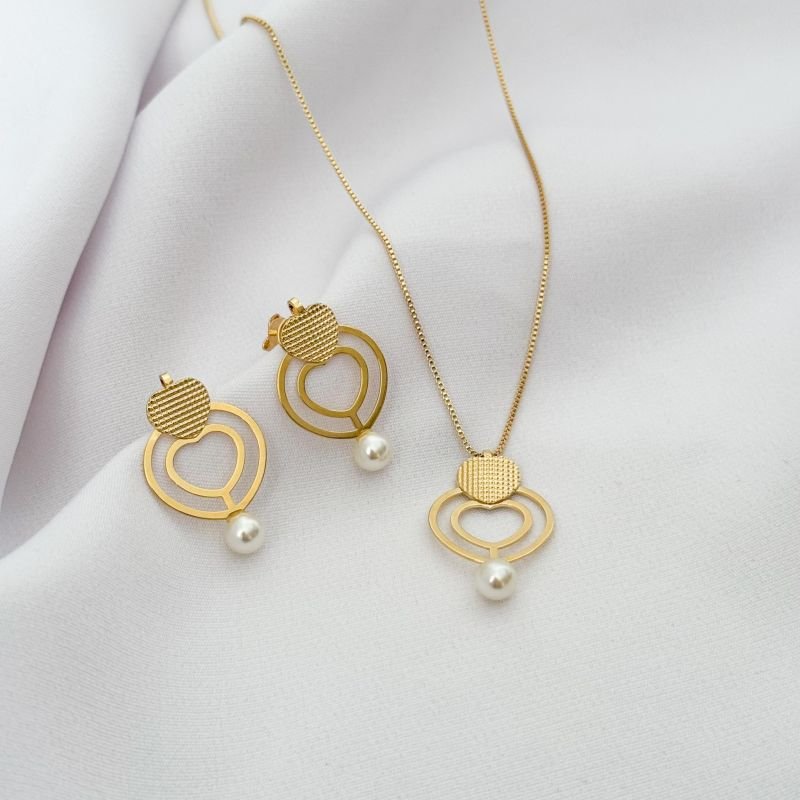 CONJUNTO 3 CORAÇÕES COM PEROLA EMBAIXO EM OURO 18K