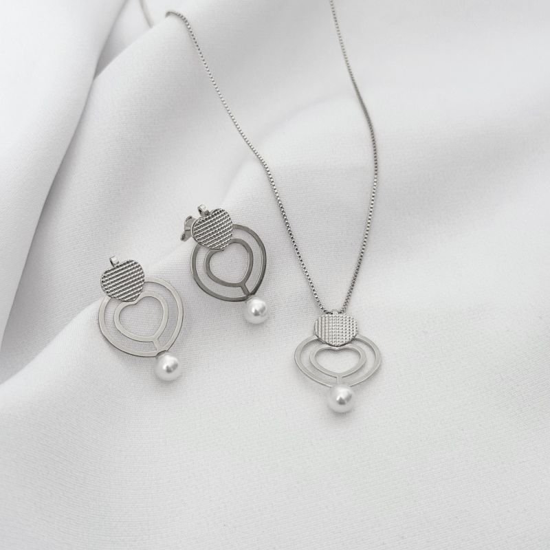 CONJUNTO 3 CORAÇÕES COM PEROLA EMBAIXO EM OURO 18K