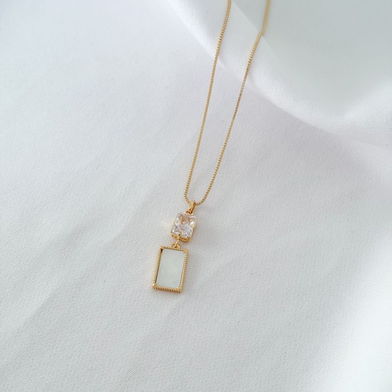 CONJUNTO C/ MADRIPEROLA RETANGULAR E BAGUETE ZIR. EM OURO 18K