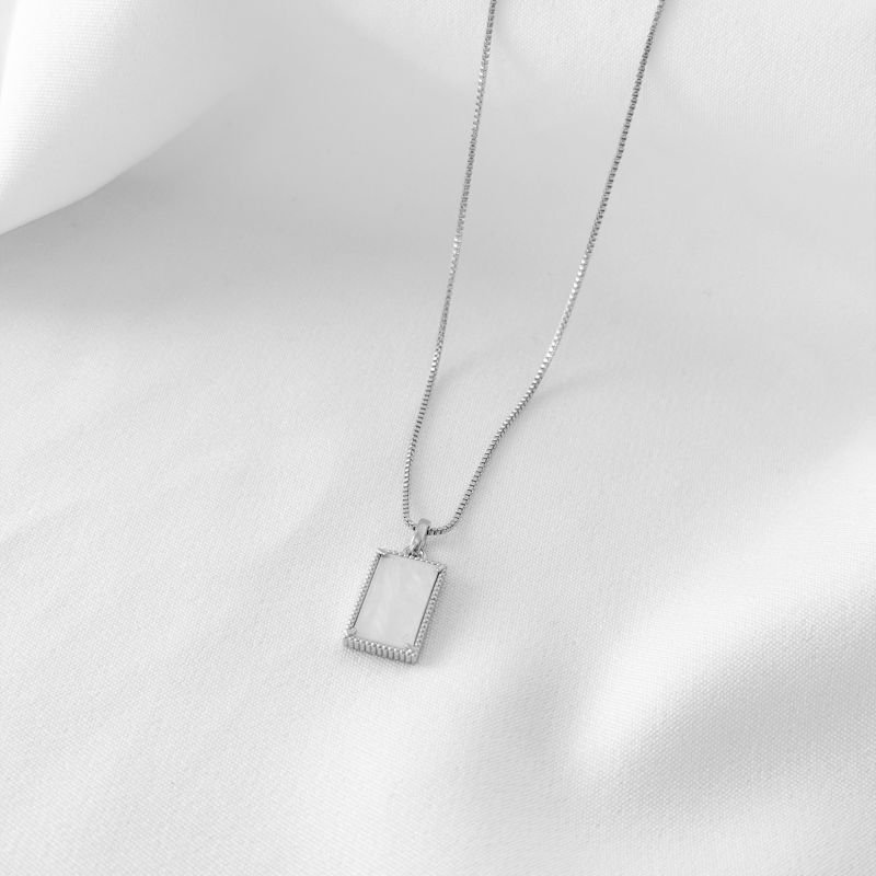 CONJUNTO C/ RETANGULO EM MADREPEROLA 45CM + 5CM EM RÓDIO BRANCO