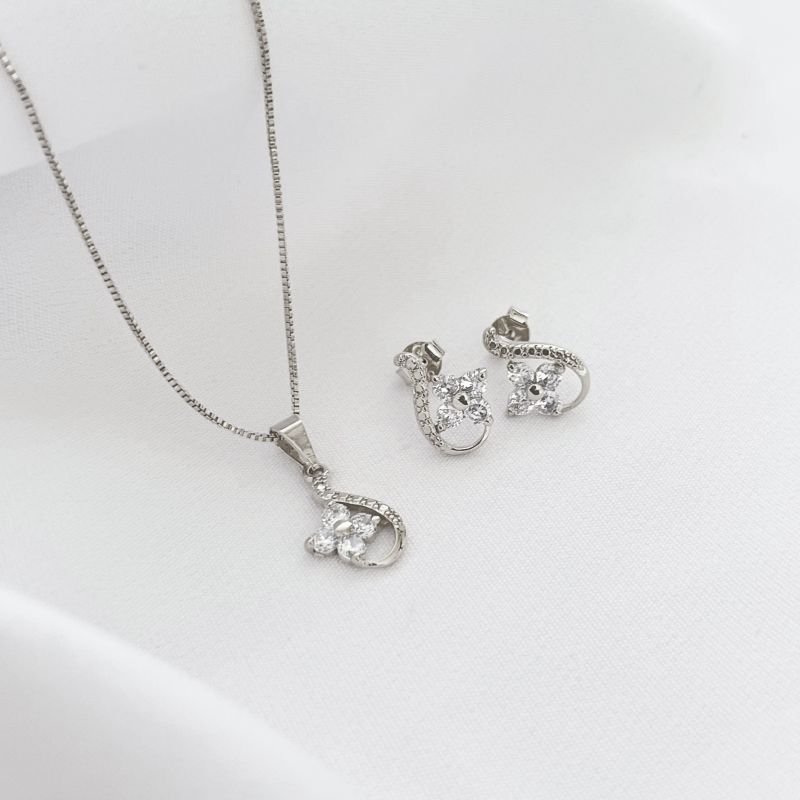 CONJUNTO CACHO FLOR COM ZIRCONIAS EM RÓDIO BRANCO