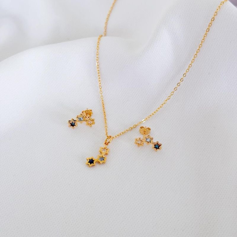 CONJUNTO COM ESTRELAS VAZADAS EM OURO 18K
