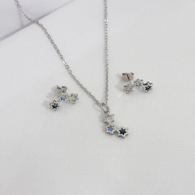 CONJUNTO COM ESTRELAS VAZADAS EM RÓDIO BRANCO