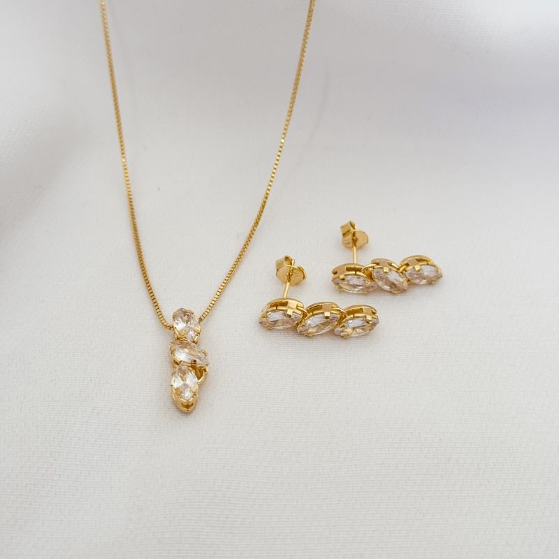 CONJUNTO COM TRIO DE NAVETES EM OURO 18K