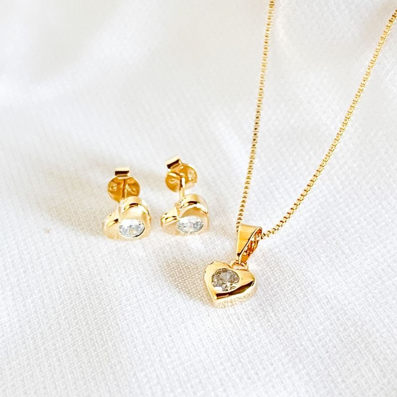 CONJUNTO CORAÇÃO ABAULADO COM ZIRCONIA CENTRAL EM OURO 18K