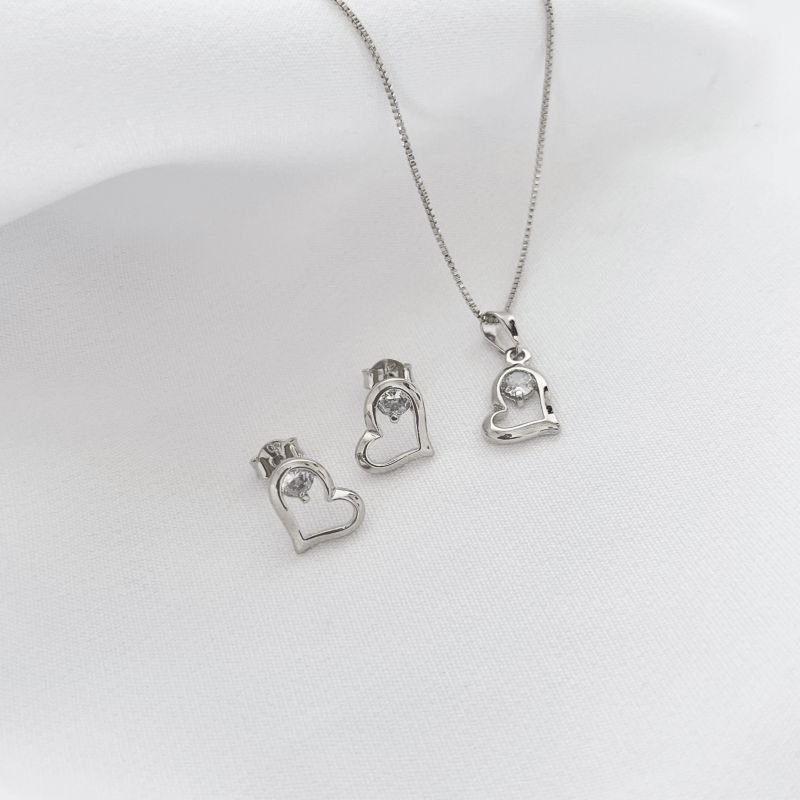 CONJUNTO CORAÇÃO ASSIMÉTRICO COM ZIRCONIA EM RÓDIO BRANCO