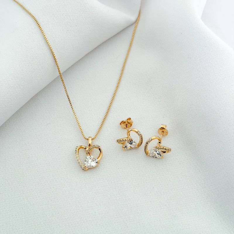 CONJUNTO CORACAO TORCIDO CRAVEJADO CRISTAL 45CM + 5CM EXT. EM OURO 18K