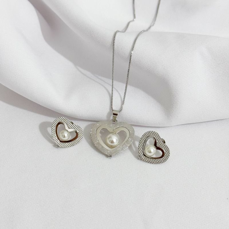 CONJUNTO CORAÇÃO TRABALHO E OUTRO LISO COM PEROLA EM OURO 18K