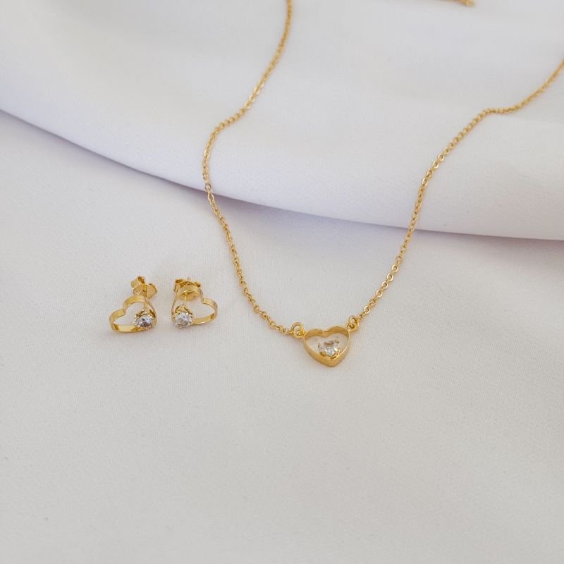 CONJUNTO CORAÇÃO VAZADO COM CORAÇÃO ZIRCONIA EM OURO 18K