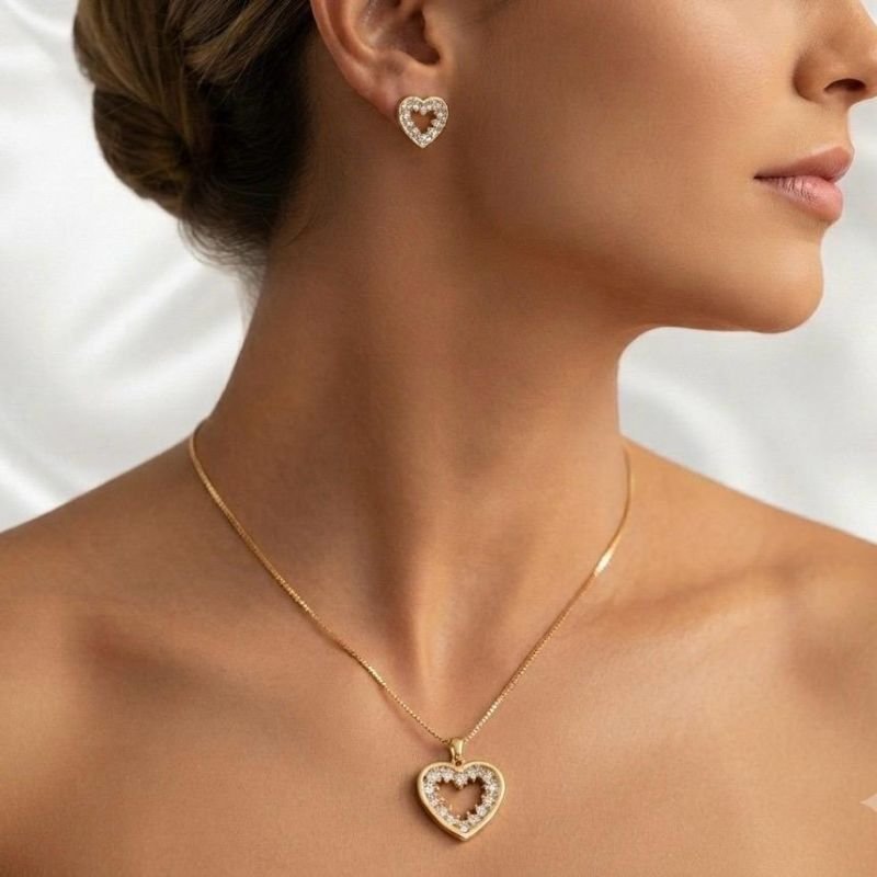 CONJUNTO CORACAO VAZADO CRAVEJADO POR DENTRO 45CM + 5CM EXT. EM OURO 18K