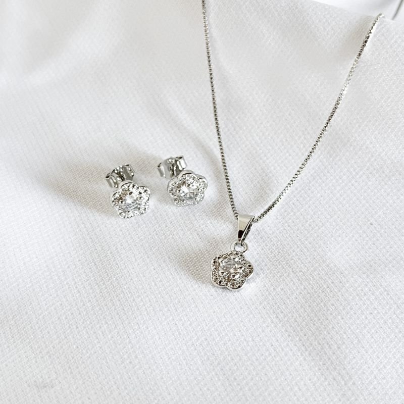 CONJUNTO FLOR COM ZIRCONIA CENTRAL EM RÓDIO BRANCO